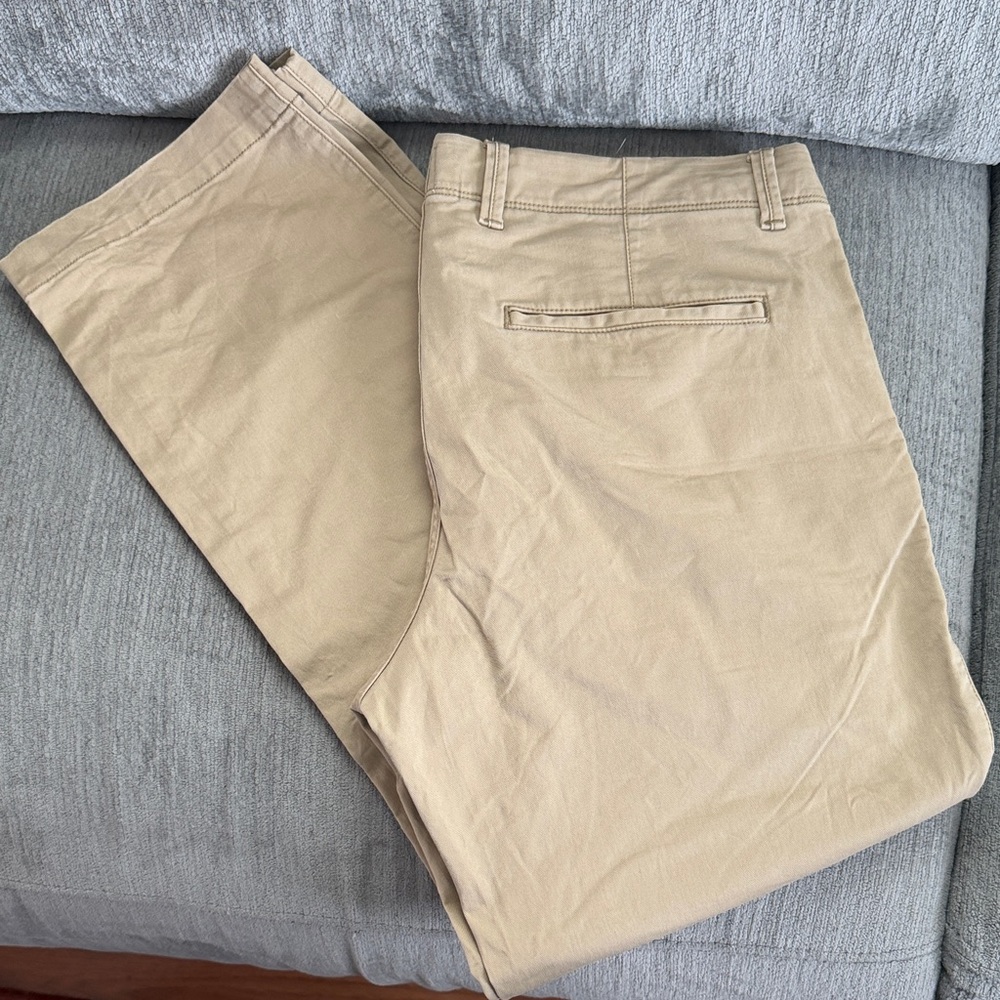 GAP Men's Khaki pants